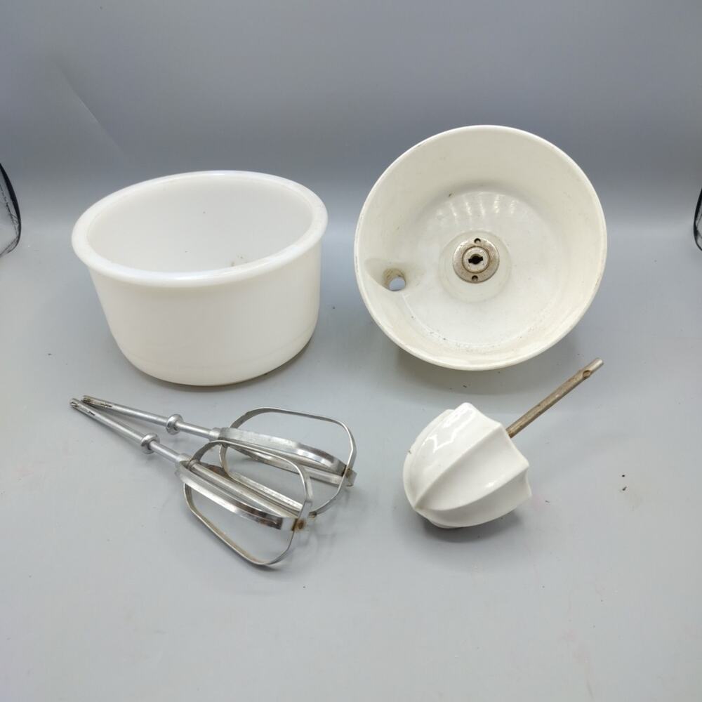 Vintage Dormeyer Meal Maker Parts Only Mixing Bowls/ Juicer/Attachments